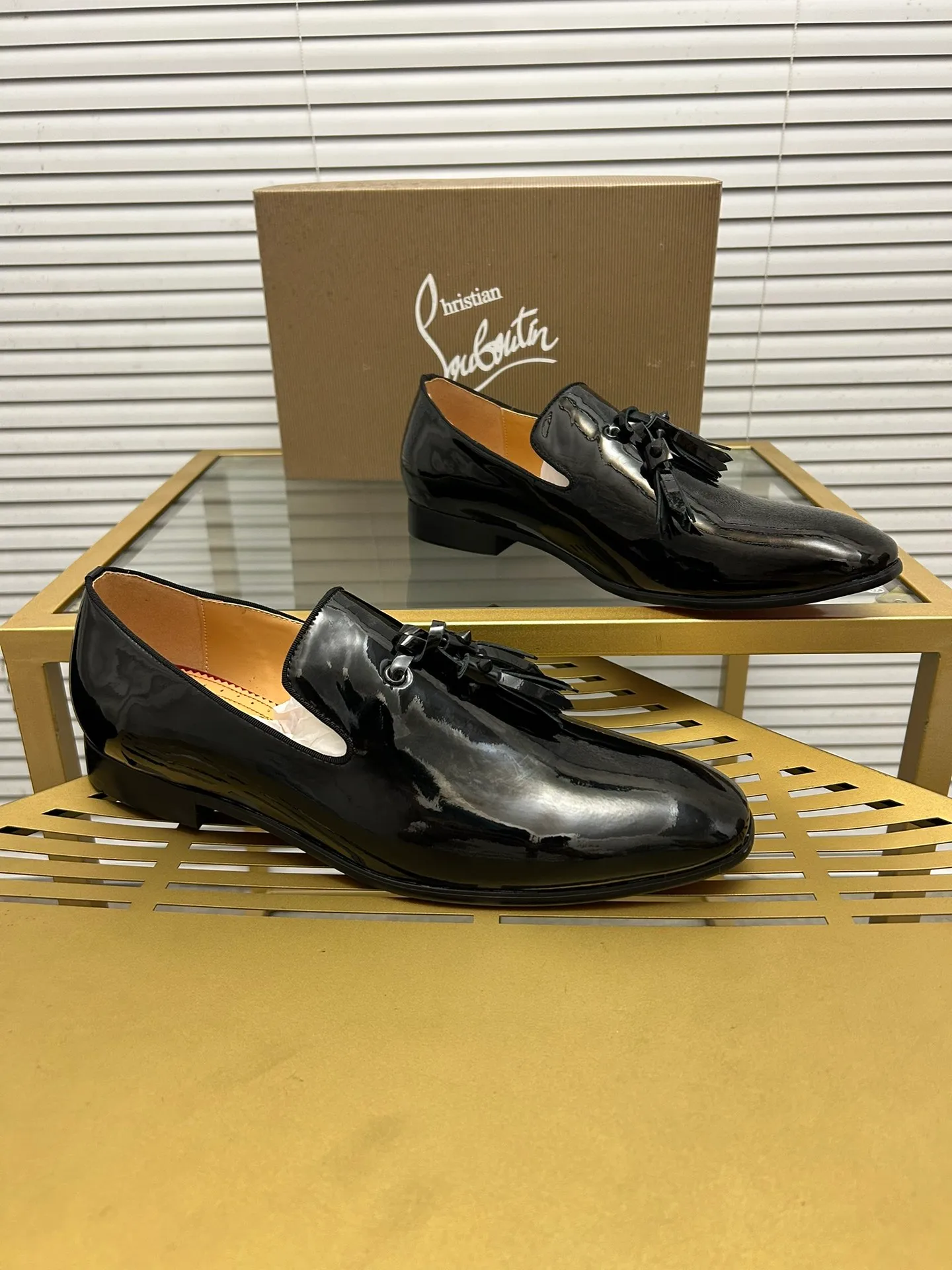 (Customized model) Ex-factory price is 500. christian louboutin (CL red sole shoes) counter series, casual sneakers for couples 📢 📢 📢 Exclusive hot style release 🎈🎈💪 Movable latex feet 👻 Finished outsole line [Proud] 😝Female 35-40# Male 38#-46, global supply😝 [Top version]: Original imported genuine leather upper, top original leather lining, original molded TPU outsole, original 1:1 detail processing, original shoe last,